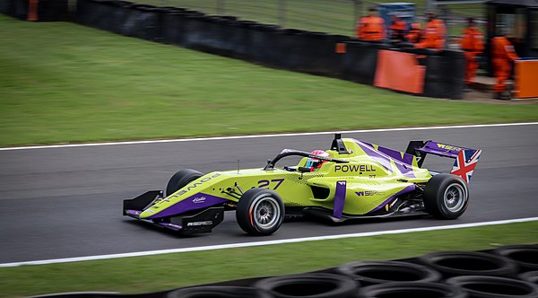 Powell on her way to victory in the 2019 W Series Brands Hatch round