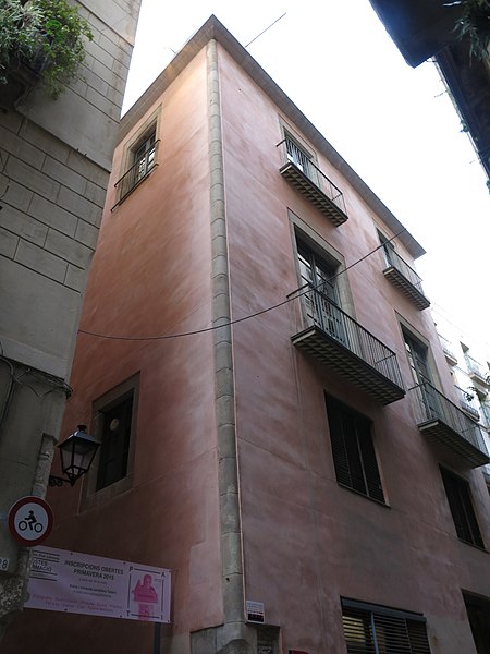 File:283 Edifici del Pati Llimona, c. Regomir 3-5 (Barcelona).jpg