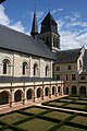 Abbaye de Fontevraud - cloître 02.jpg