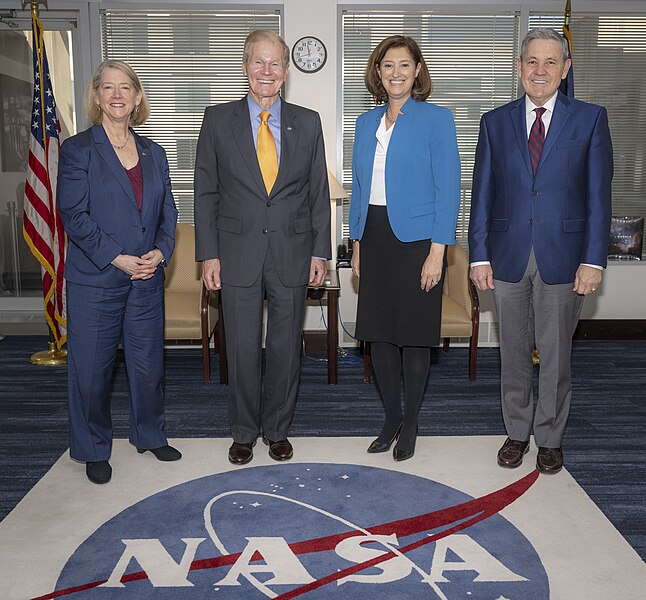 File:Administrator Meets with Incoming JPL Director (NHQ202202150005).jpg