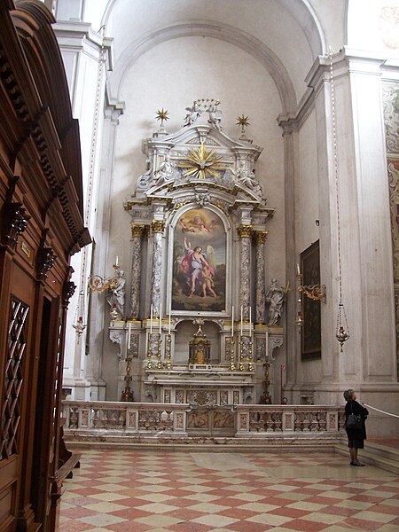 File:Altare laterale duomo nuovo brescia2.jpg