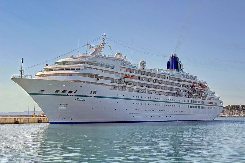 File:Amadea (ship, 1991) IMO 8913162; in Split, 2011-11-14 (2).jpg