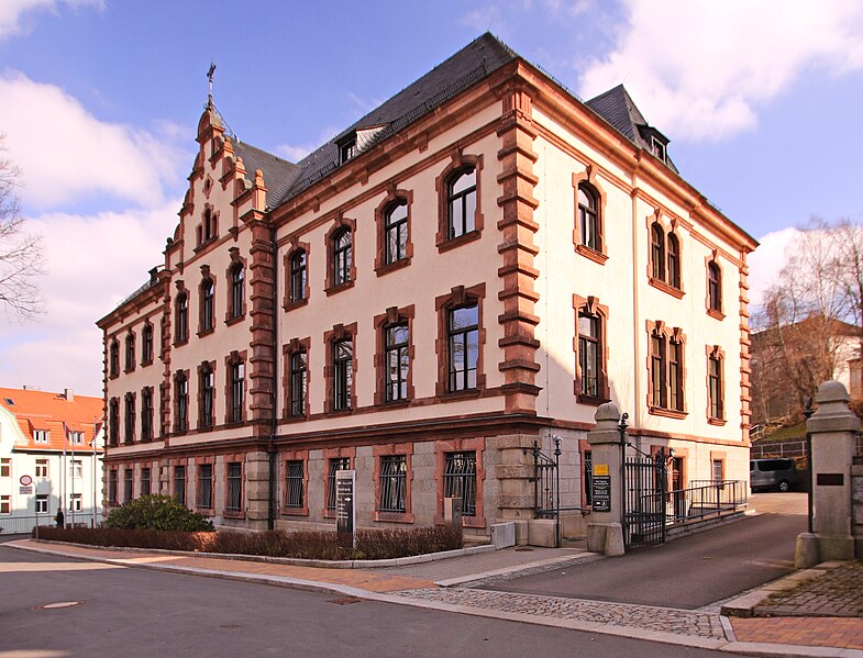 File:Amtsgerichtsgebäude Aue- Bad Schlema, Erzgebirgskreis 2H1A5434WI.jpg