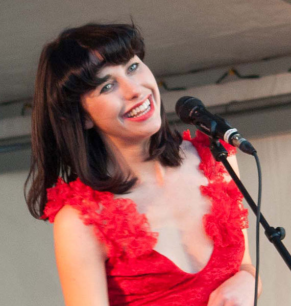 File:Anais photography Auckland concert Kimbra (cropped).jpg