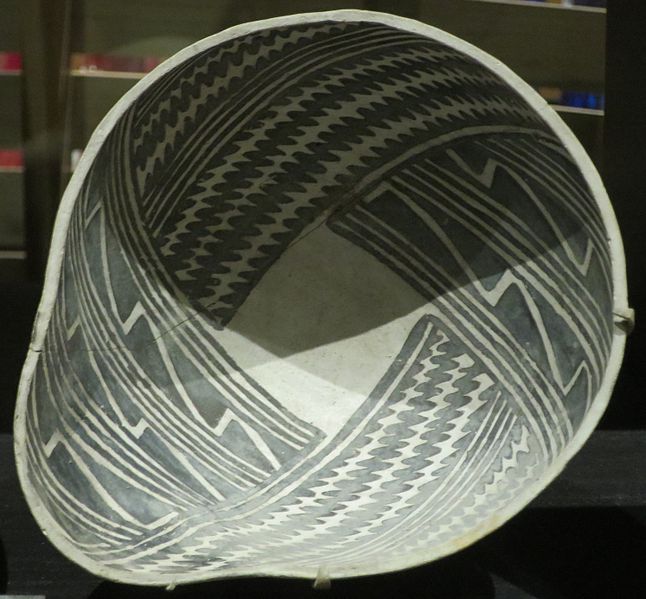 File:Ancestral Pueblo, Tusayan black on white dipper, 1150-1300 CE, Heard Museum.JPG