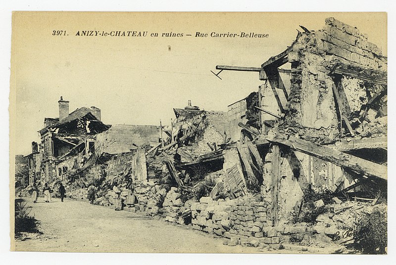 File:Anizy-le-Château en ruines - rue Carrier-Belleuse P-FG-CP-00644.jpg