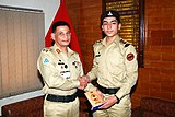 身著制服的巴基斯坦陸軍軍官和新兵。