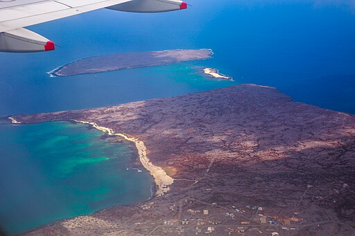 Approaching Aeropuerto de Baltra on Seymour Island - Isla Seymour N at top - plus very small (sandy) Isla Mosquera (16059652323)