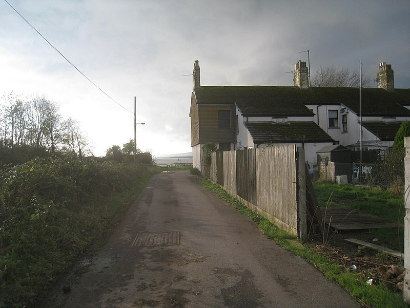 File:Approaching the River Severn - geograph.org.uk - 3757096.jpg