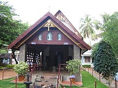 Маленькая деревенская церковь 