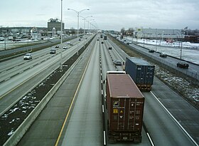 L'autoroute 40 à Montréal, vue du boulevard des Sources (kilomètre 55)