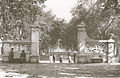 Av. de Aguirre y portal de mármol centenario de la independencia.jpg