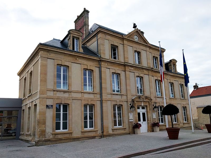 File:Ayuntamiento de Arromanches-les-Bains, Normandía.jpg