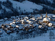 Azet-Hautes-Pyrenees-en-hiver.JPG