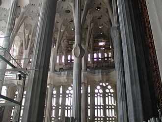 The interior of the Sagrada Familia, constructed of reinforced concrete to a design by Antoni Gaudi Barcelona sagrada familia interno.jpg
