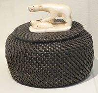 Basket with bear and seal carving by George Omnik; the white oranament is made of whale ivory; from Alaska; Honolulu Museum of Art (Hawaii, USA)