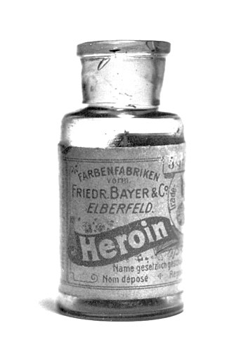 English: Pre-war Bayer heroin bottle, original...