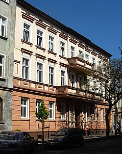 Frontage on the street