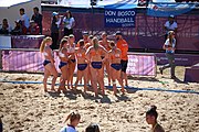 Deutsch: Beachhandball bei den Olympischen Jugendspielen 2018; Tag 3, 10. Oktober 2018; Mädchen, Vorrunde, Gruppe B - Niederlande-Argentinien 2:0 English: Beach handball at the 2018 Summer Youth Olympics at 10 October 2018 – Girls Preliminary Round Group B‎ – Netherlands-Argentina 2:0