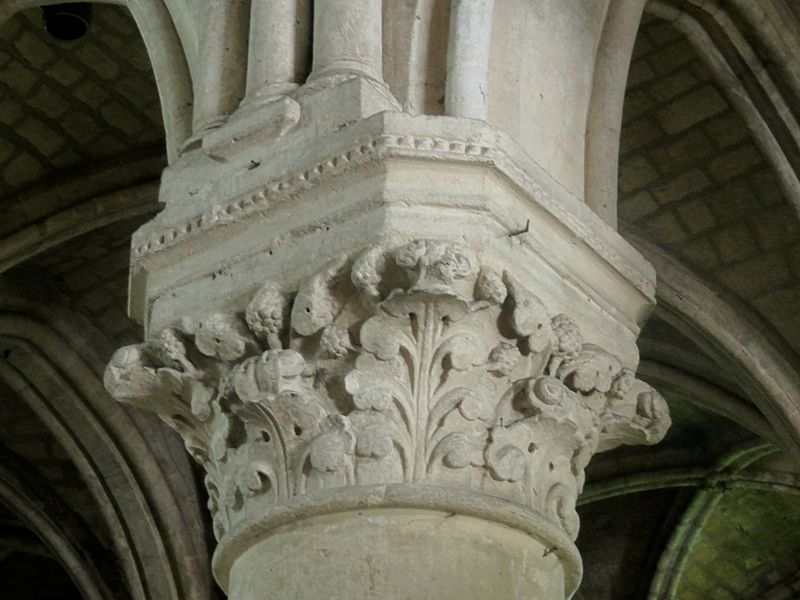 File:Beaumont-sur-Oise (95), église St-Laurent, grandes arcades du sud, 5e pilier.jpg