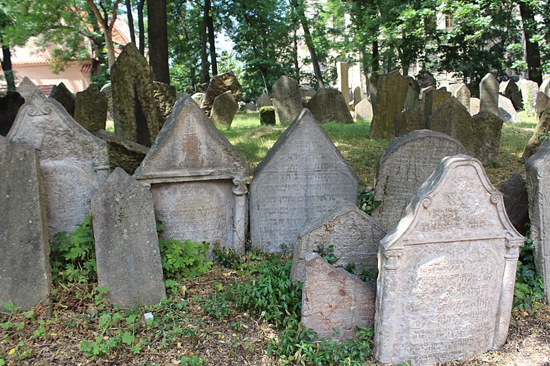 File:Beit Kevaroth Jewish cemetery Prague Josefov IMG 2785.JPG
