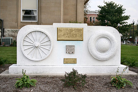 Монумент в честь першої бетонної вулиці у Бельфаунтен.
