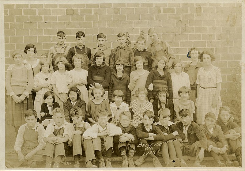 File:Bellevue Washington Children, 1923 (19161392542).jpg