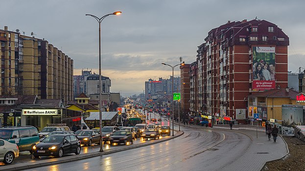 Булевар у Приштини.