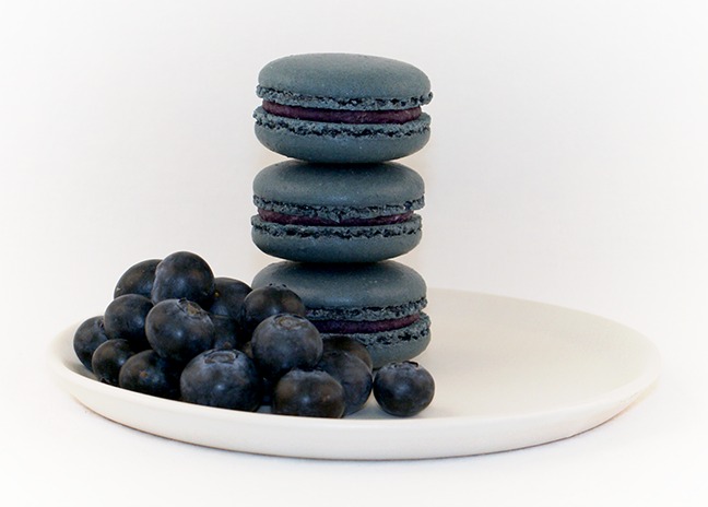 File:Blueberry macaron.tif