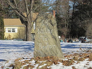 Boston Post Roadin virstanpylväs 33, Northborough MA.jpg