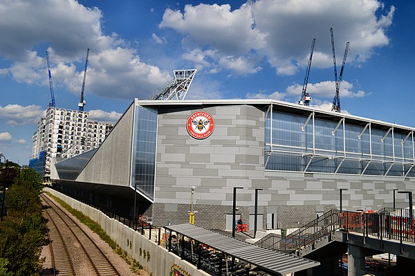 The club moved out of Griffin Park and into the Brentford Community Stadium in August 2020.