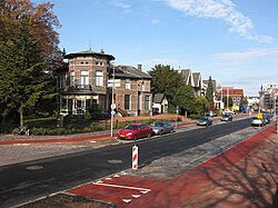 Bussum gegenüber dem Rathaus