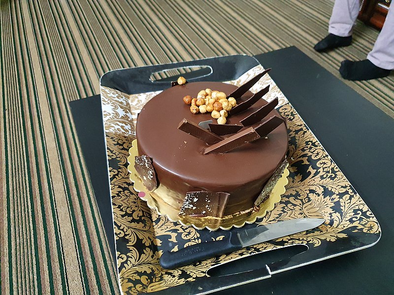 File:Brown Chocolate Cake.jpg