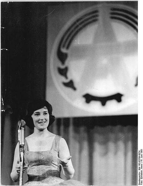 File:Bundesarchiv Bild 183-83789-0074, Magdeburg, 3. Arbeiterfestspiele, Renée Franke.jpg