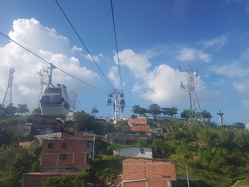 File:Cabinas del Metrocable en Medellín.jpg