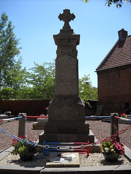 File:Camphin-en-Carembault - War memorial.JPG