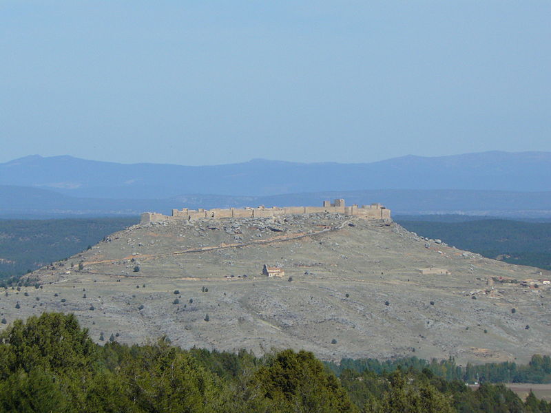 File:CastilloDeGormaz1030444.jpg