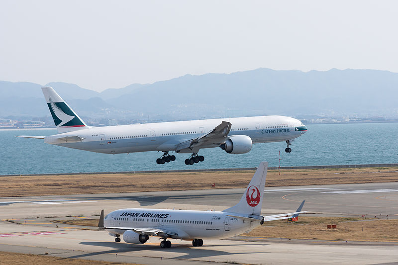 File:Cathay Pacific ,CX506 ,Boeing 777-367(ER) ,B-KQO ,Arrived from Hong Kong ,Kansai Airport (16810722095).jpg