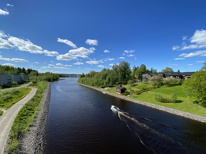 File:Channel between lakes Jyväsjärvi and Päijänne.jpg