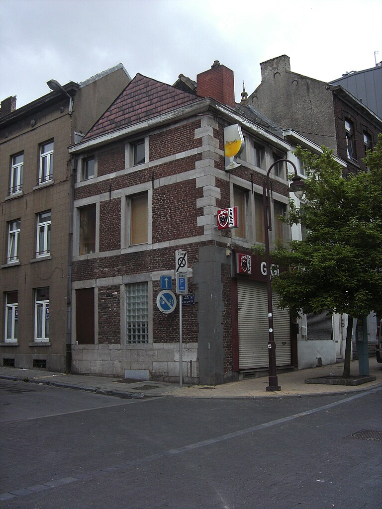 File:Charleroi - Banque de Charleroi - pendant les travaux Rive-gauche.jpg  - Wikimedia Commons