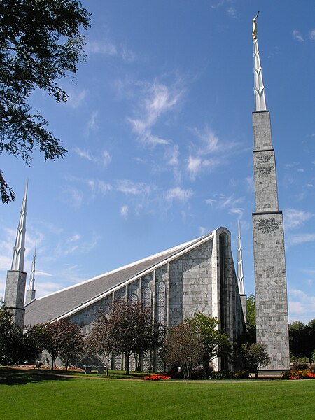 The Chicago Illinois Temple was built in 1985 and is located northwest of downtown Glenview.