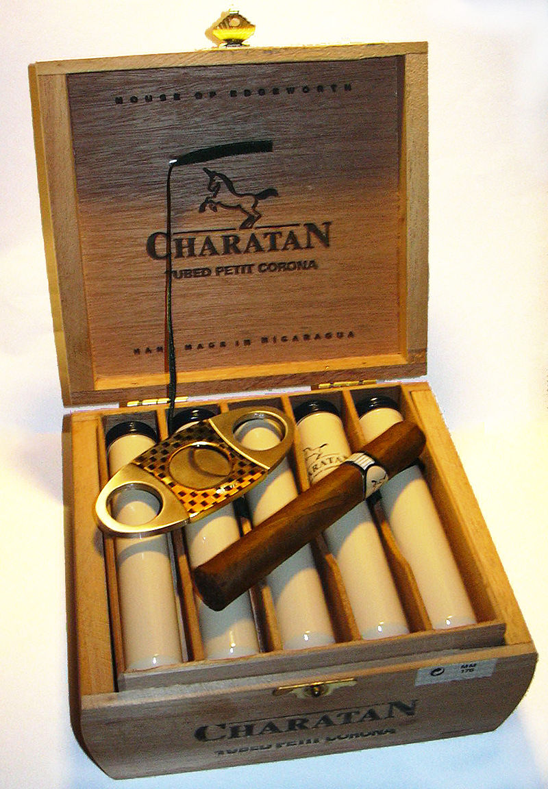 https://upload.wikimedia.org/wikipedia/commons/thumb/f/ff/Cigar_box.jpg/800px-Cigar_box.jpg