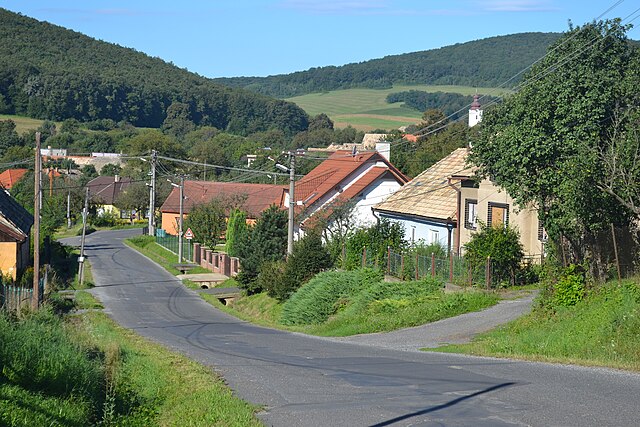 Село Цінобаня. Округ Полтар