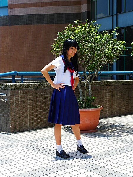 File:Cosplayer of Ruiko Saten standing at FF18 20110731b.jpg