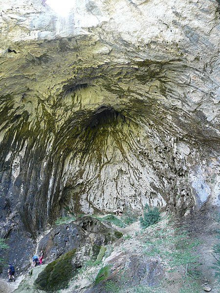 File:Cova de les Gralles (Capafonts) P1120117.JPG
