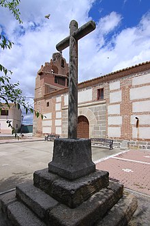 Crucero o cruz, Iglesia de Nuestra Señora de la Asunción, Muñomer del Peco, 02.jpg