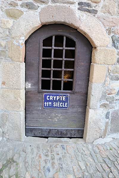 File:Crypte de l'abbatiale Saint-Pierre d'Uzerche (Corrèze, 19) - 01.jpg