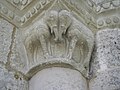 Éléphants sur un chapiteau de l'église de Surgères