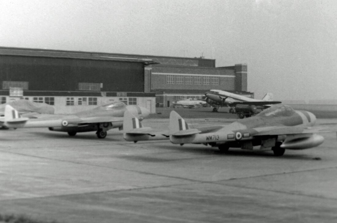 File:DH.113 Vampire NF.10 WM713 25 Sqn Speke 04.04.54 edited-2.jpg