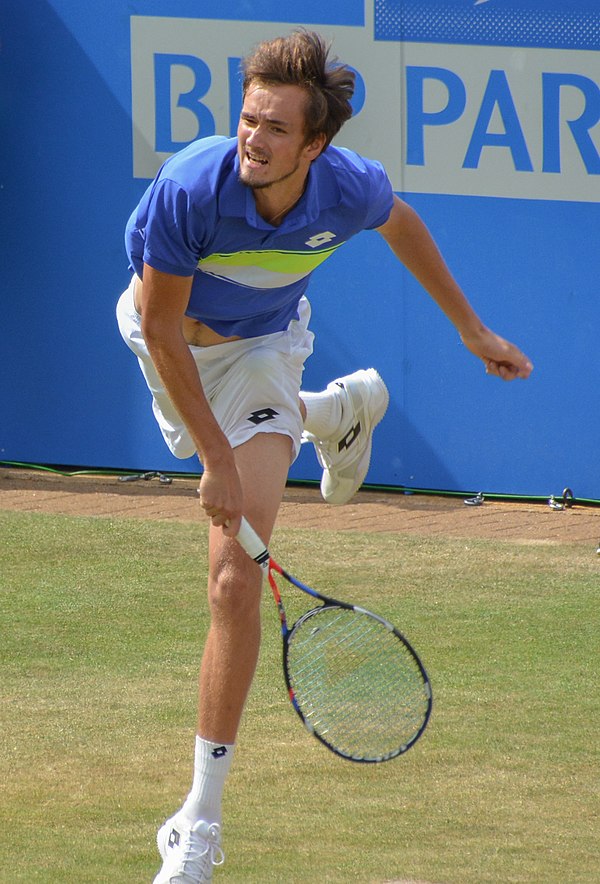 Medvedev serving at the 2017 Queen's Club Championships